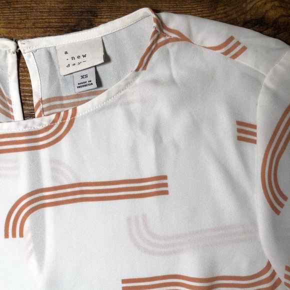 A New Day - Boxy Chiffon Blouse w Modern Print - Picture 3 of 3